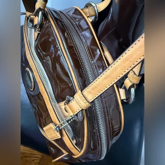 Coach patent leather Brown shoulder bag - Picture 7 of 10